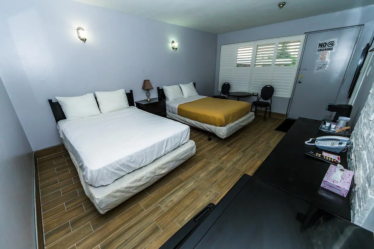 New Plaza Motel Toronto 2*,  Canada