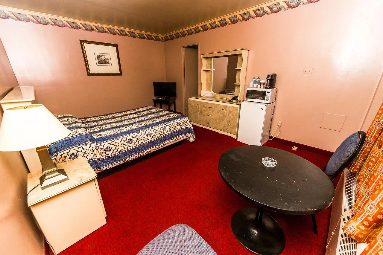 **  New Plaza Motel Toronto Canada