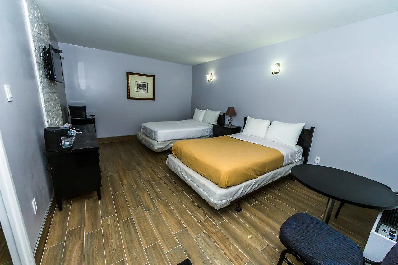 New Plaza Motel Toronto