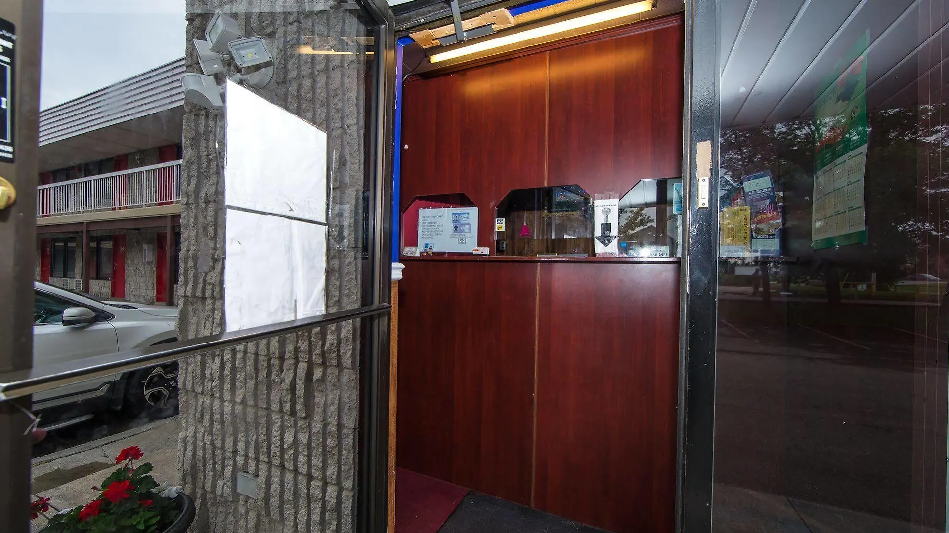 New Plaza Motel Toronto