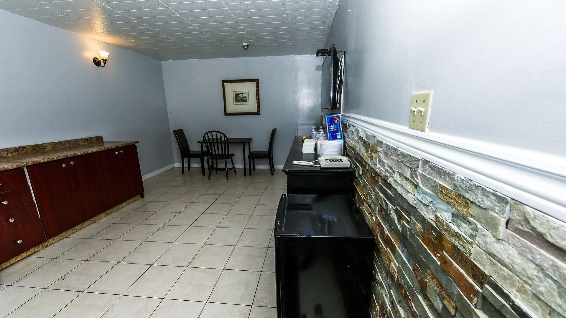 New Plaza Motel Toronto